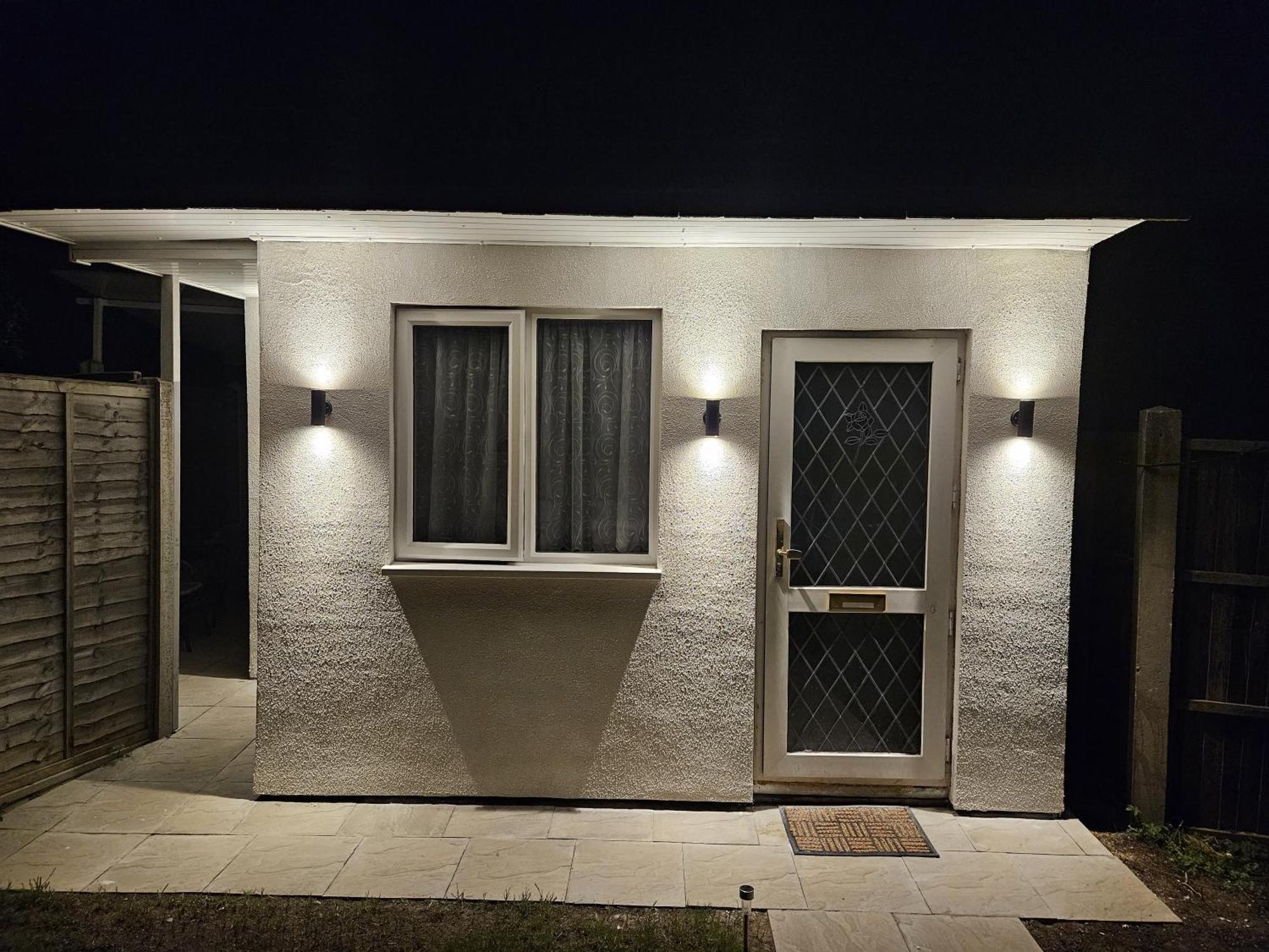 Modern Studio In Greenford, Free Wifi, Parking & Streaming Services Ealing Exterior photo
